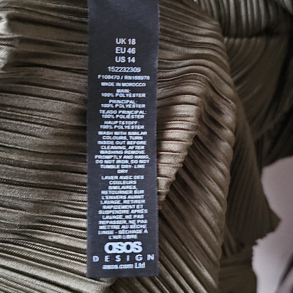 Asos Designe Curve Plisse Long Sleeve Wrap Tie Waist Maxi Dress In Khaki Green - Picture 7 of 7